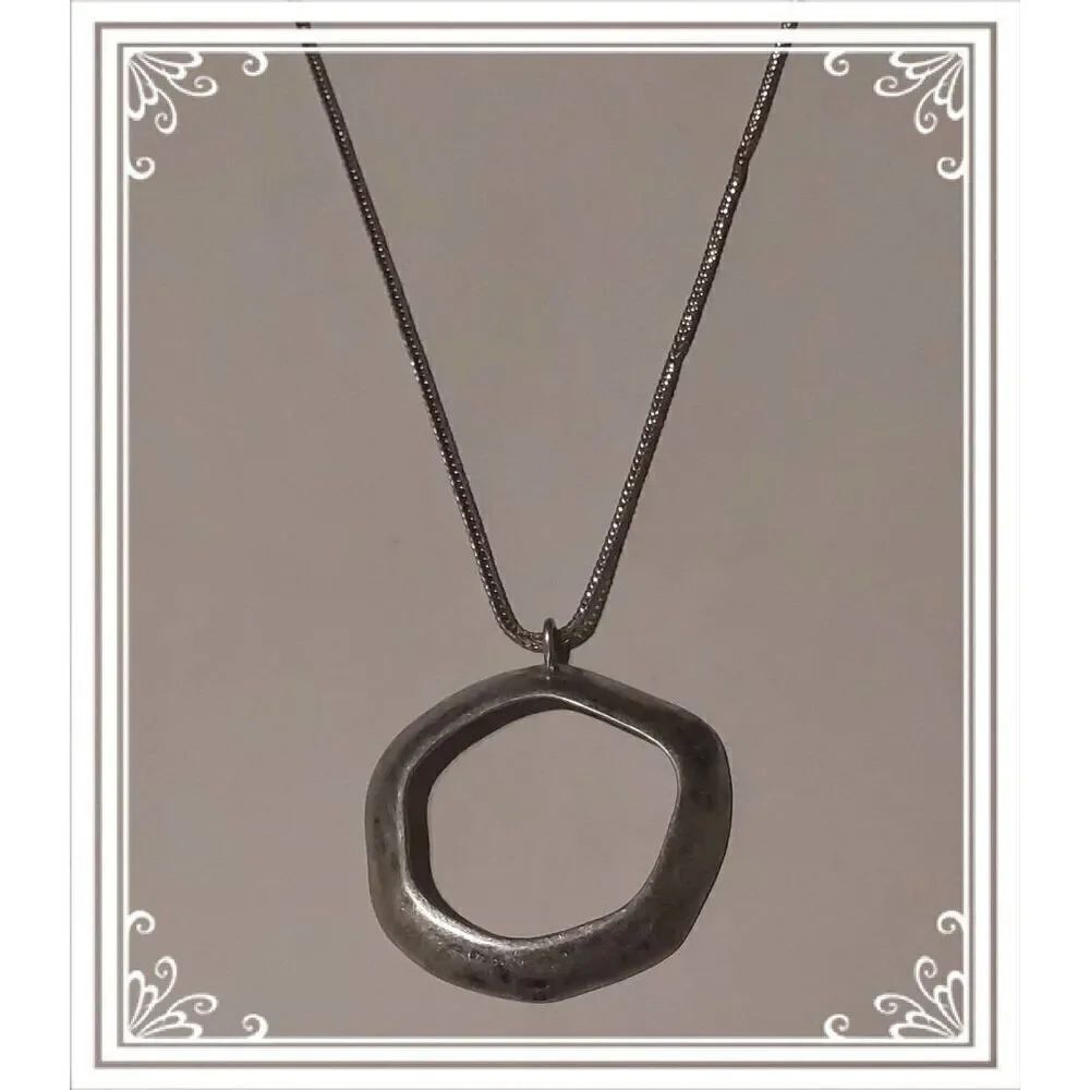 Pretty Chico's Silver Tone Basic Pendant Necklace~Fashion Forward Piece~